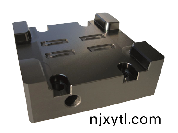 氮(dan)化鉻鋁(lv)鈦(tai)（TiAlCrN）塗(tu)層